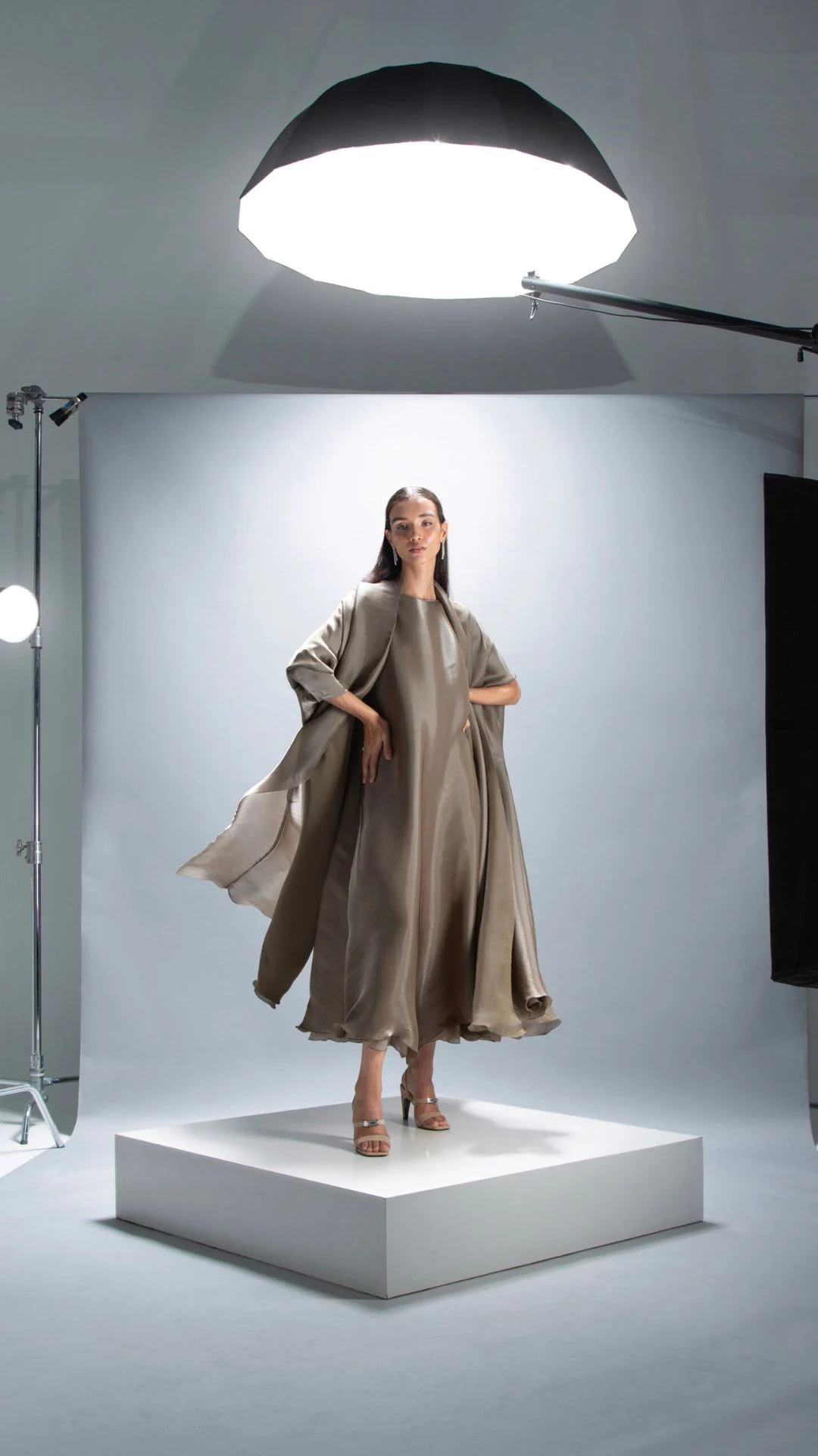 SHOWSTOPPER IN OLIVE - Image 3