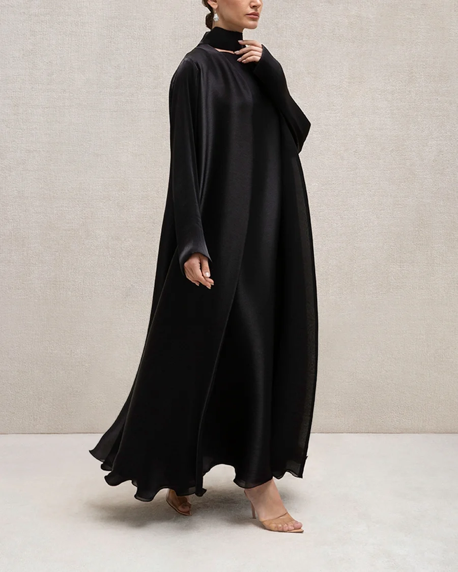 THE OVERSCARFED IN BLACK