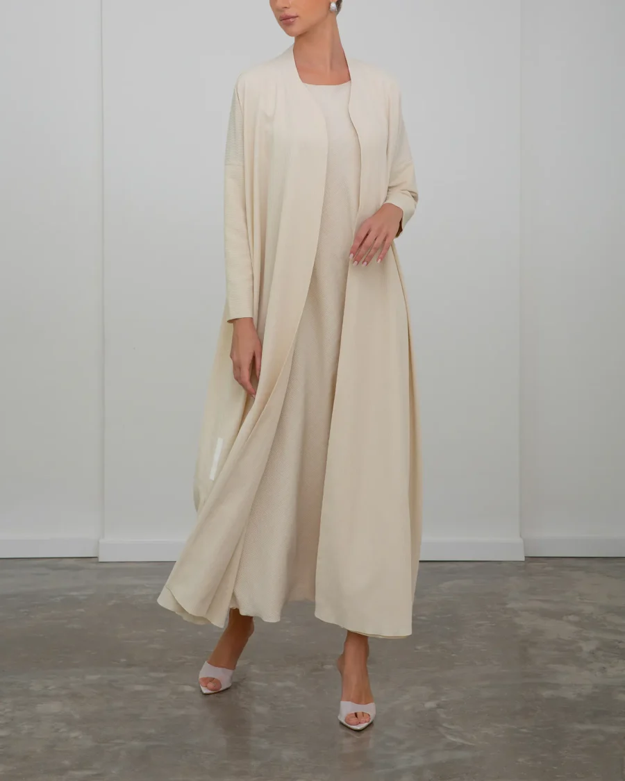 THE  MODEST IN LINES