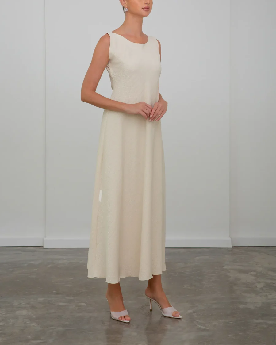 THE MODEST LINES DRESS - Image 3