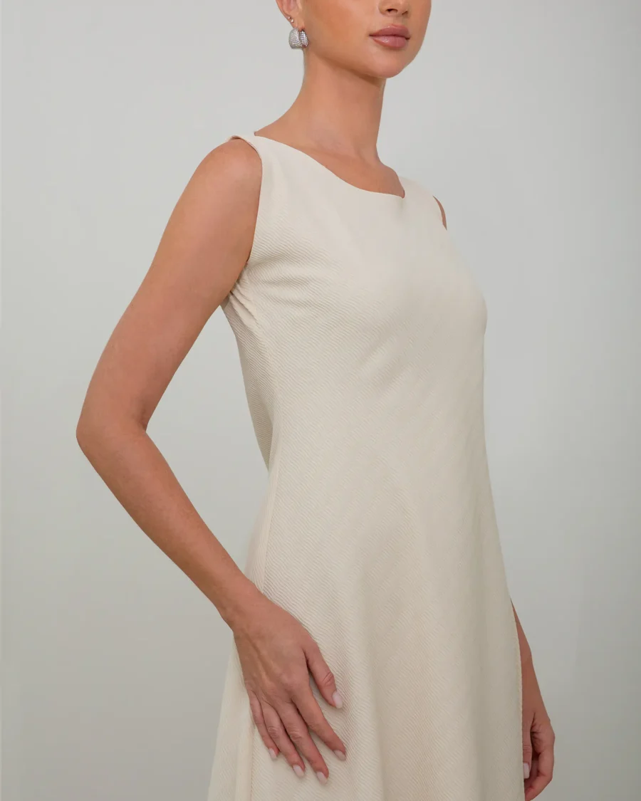 THE MODEST LINES DRESS - Image 4