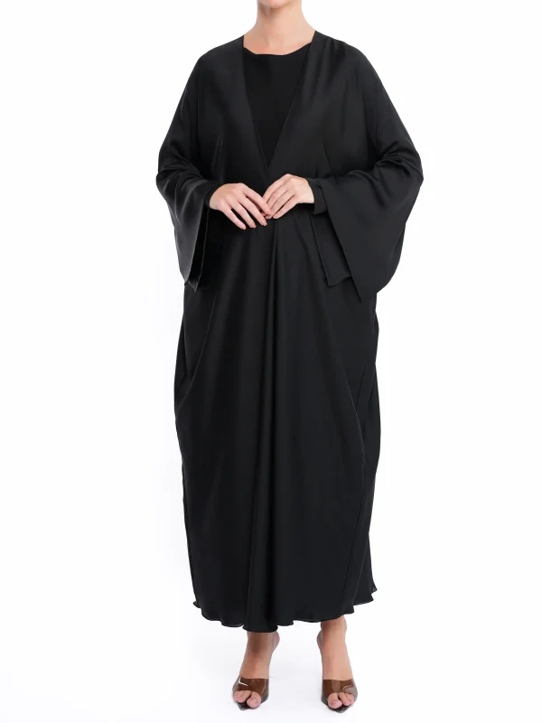 THE MODEA IN BLACK